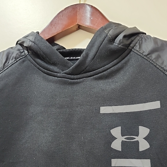 Under Armour Men's Black and Gray Rash Guard - Picture 6 of 12